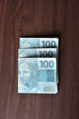 Dolar ve Brezilya 'nın gerçek banknotlarının finansal değeri.