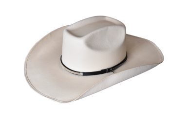 Beyaz arka planda siyah kurdeleli kovboy şapkası hasır şapka kadınlar ve erkekler için hasır şapka.