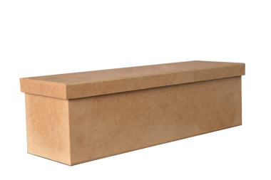 Beyaz arkaplanda kaydırma kapağı olan nesne tutucu için küçük tahta kutu