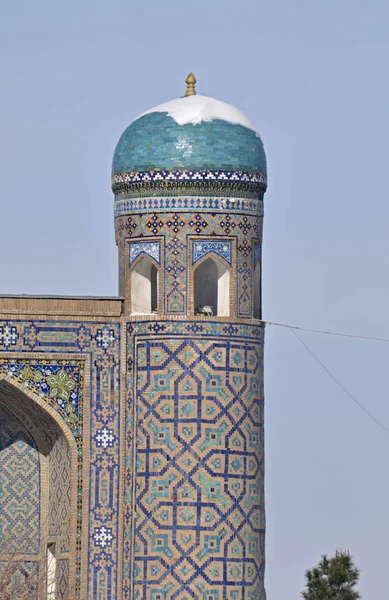 Samarkand. Blå kupoler på vintern — Stockfoto