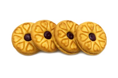 Bisküvi kraker ev yapımı. Sandviç kurabiye bir Blueberry reçeli ve tatlı aromalı ile dolu. Dairenin tasarımı etrafında bir kalbi vardır. Beyaz arka planda yalıtılmış.