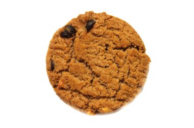 Bisküvi çikolatalı tereyağı, Kaju fıstığı ve bal aromalı. Gevrek lezzetli tatlı yemek ve yararlı çerez bir yığın. Beyaz arka planda yalıtılmış. 