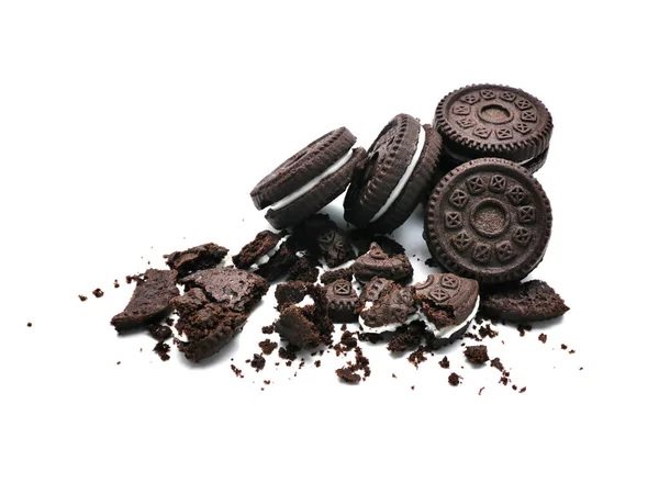 Szendvics Csokoládé Cookie Egy Édes Krém Repedt Elszigetelt Fehér Alapon — Stock Fotó