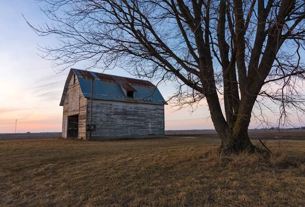 Güneş Batmadan Olarak Eski Rustik Ahır Ogle County Illinois Abd — Stok fotoğraf