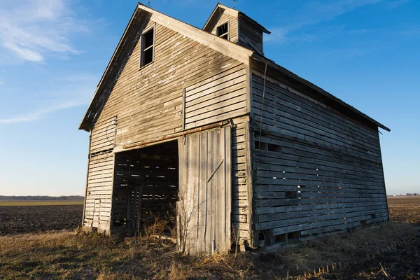 Alte Verwitterte Holzscheune Auf Freiem Feld Einem Winternachmittag Lasalle County — Stockfoto