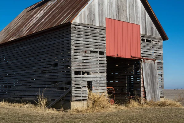 Kırsal Açık Tarım Arazileri Eski Ahşap Ahırda Illinois Abd — Stok fotoğraf