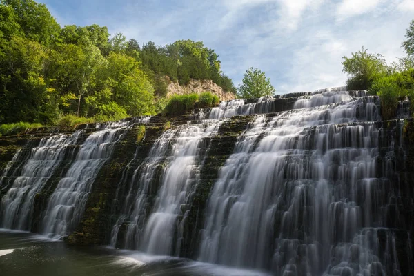 Thunder Bay düşüyor basamaklı bir yaz sabahı su. Galena, Illinois, ABD