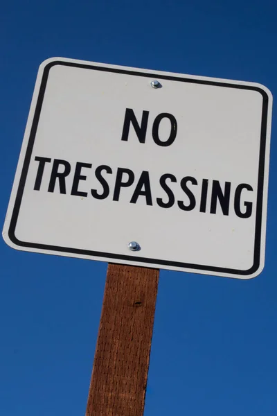 Trespassing Sign California Sun — Stock Photo, Image