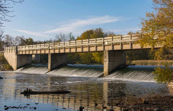 Puente Sobre Río Dupage Una Mañana Otoño Otoño Channahon Illinois — Foto de Stock
