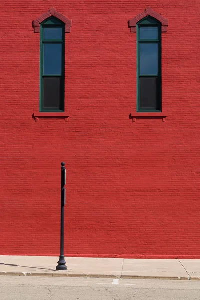 Κόκκινο Βαμμένο Τοίχο Από Τούβλα Windows — Φωτογραφία Αρχείου