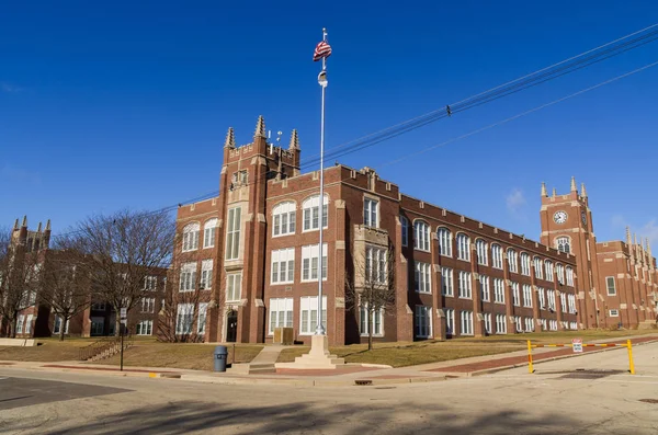 Außenansicht Der Oberschule Der Stadt Lasalle Peru Mit Strahlend Blauem — Stockfoto