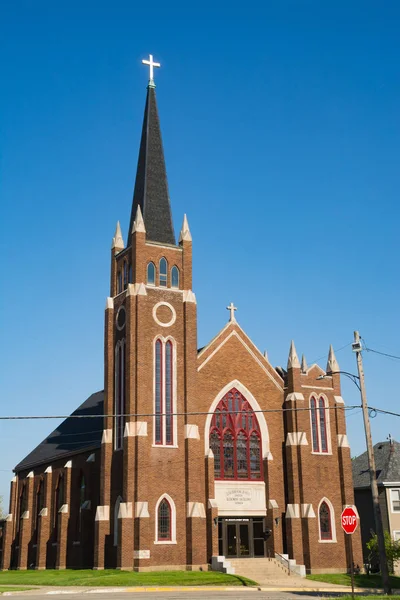 美丽的砖建造的教堂在中西部小镇 伊利诺伊州 — 图库照片