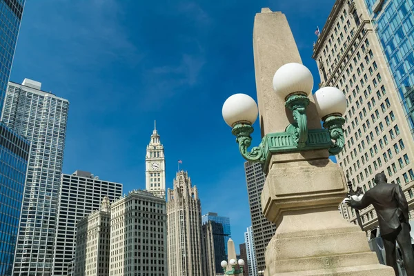 Oldtimer Straßenlaternen Entlang Der Uferpromenade Mit Der Innenstadt Hintergrund Chicago — Stockfoto