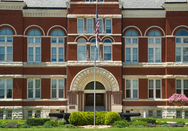 歴史的な色目の郡庁舎 オレゴン州 イリノイ州 アメリカ合衆国 — ストック写真