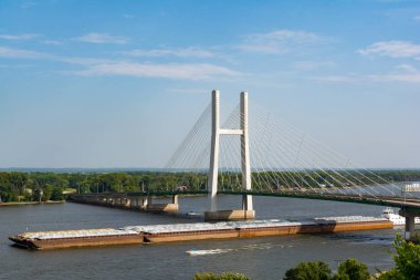 Burlington, Iowa Mississippi'de büyük nehir köprüden.