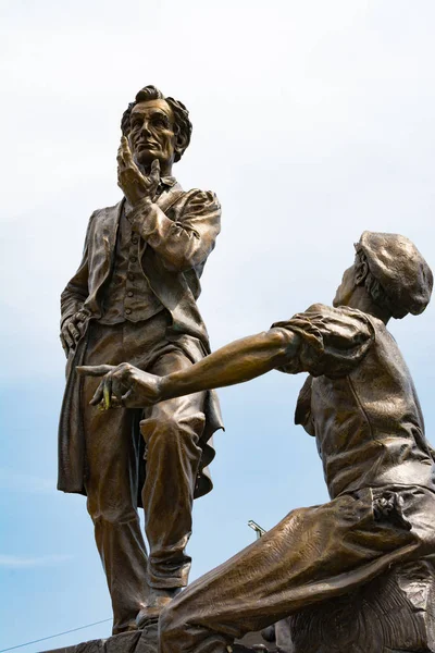 Pomnik Lincolna Chłopcem Most Davenport Stanie Iowa — Zdjęcie stockowe
