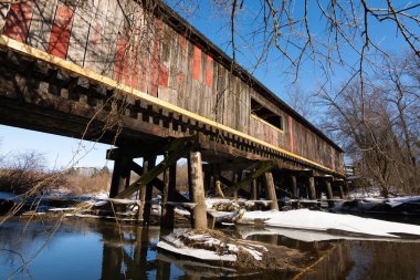 Clarence kapalı köprü