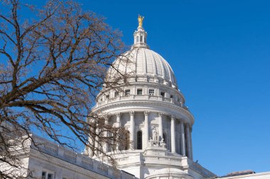 Wisconsin eyaletinin başkenti bina