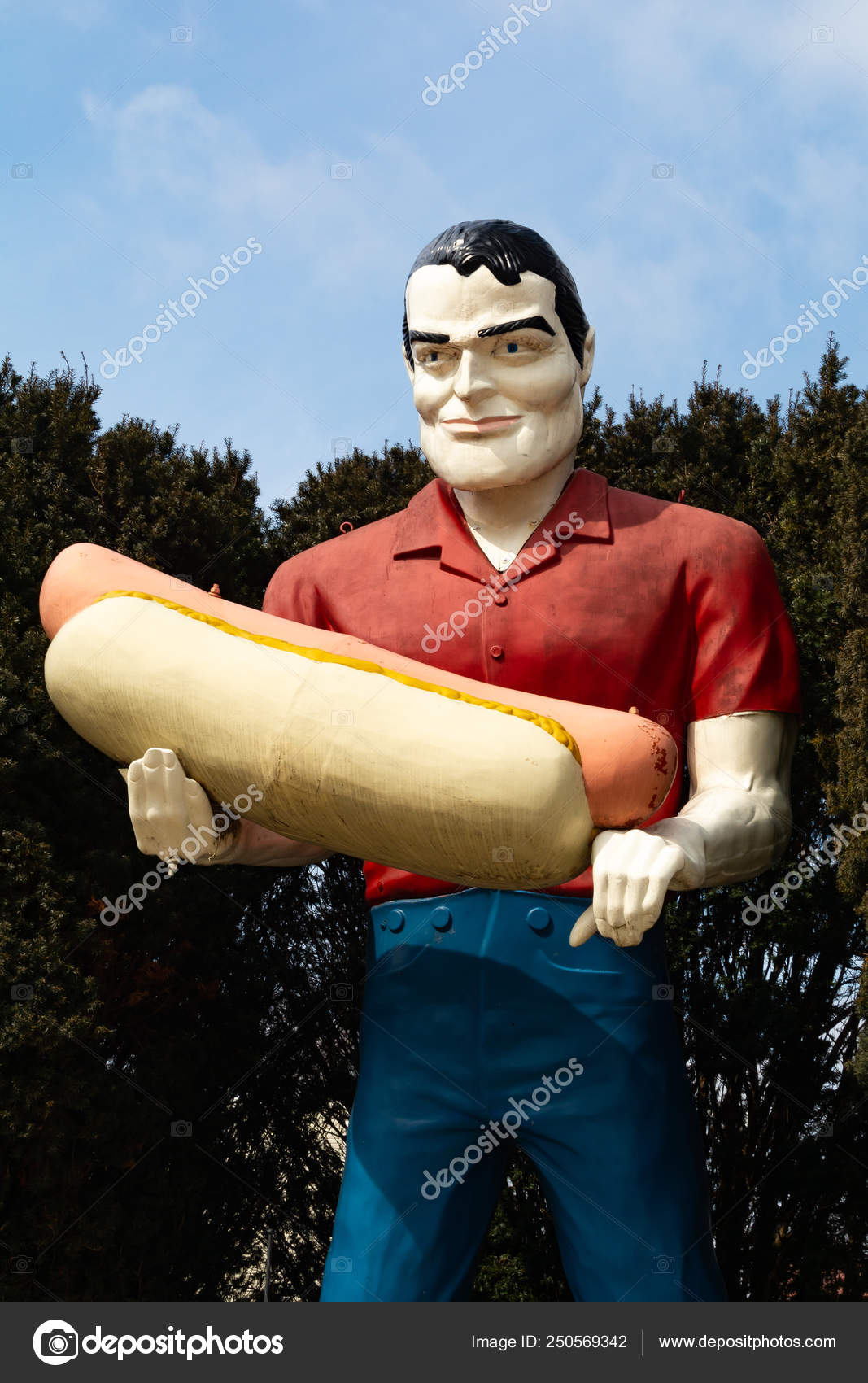 Paul Bunyan Stautue Stock Editorial Photo © wasppics 250569342