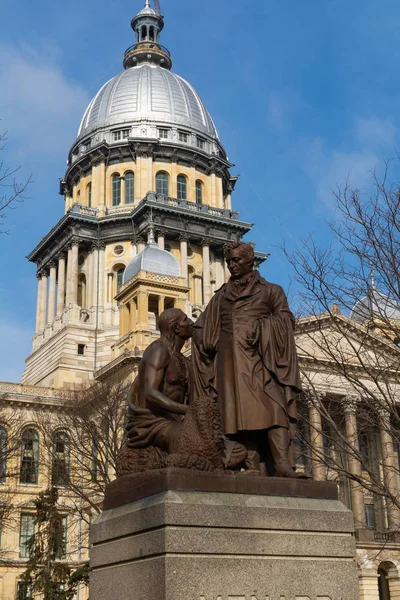 Estátua e Capital Building — Fotografia de Stock