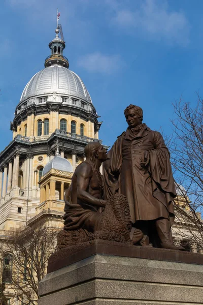 Estátua e Capital Building — Fotografia de Stock