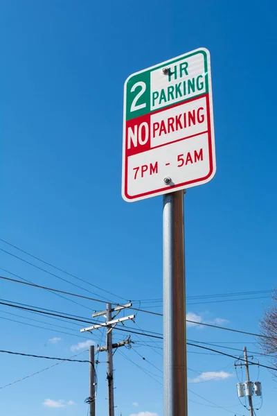 2 часа парковка знак — стоковое фото