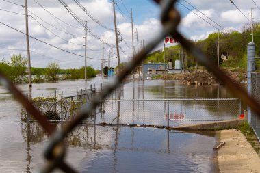 Cresting Illinois Nehri