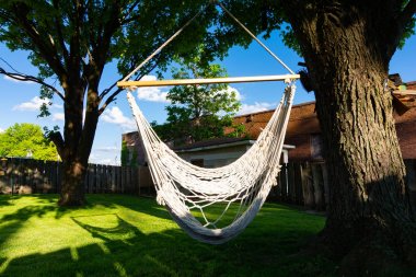 Bahçede hamak salıncak