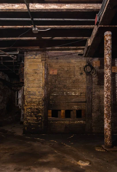 Το υπόγειο της αποθήκης grungy — Φωτογραφία Αρχείου