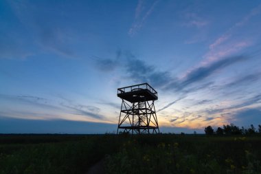 Akşam karanlığı gözlem kulesi