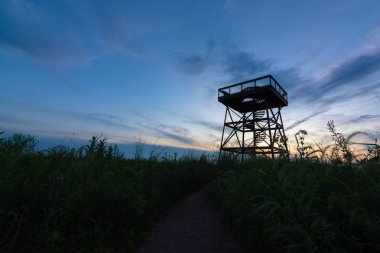 Akşam karanlığı gözlem kulesi