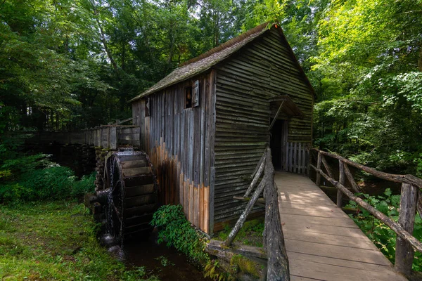 Water wheel and mill — Stock Photo, Image