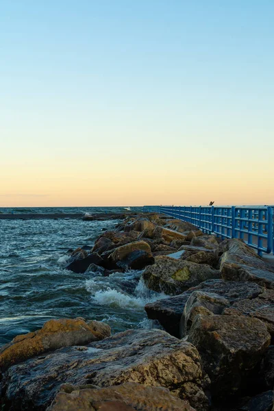 Breakwater vid sjön Michigan — Stockfoto