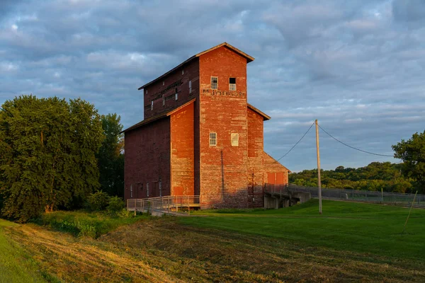 Oude Graanlift Het Midwesten Bij Zonsopgang — Stockfoto