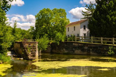 Orta batıdaki kanalda yaz öğleden sonra.