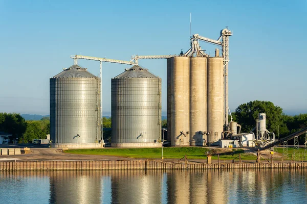 Grain Elevator Silos Illinois River — Stock Photo, Image