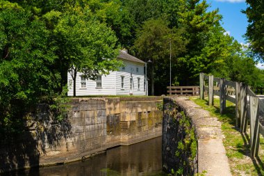 Tarihi I & M Kanalı 'nın 6 numaralı kilidi. Channahon State Park, Illinois, ABD