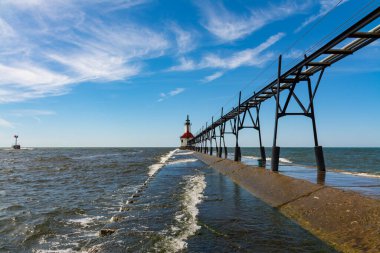 Güzel bir yaz öğleden sonrasında St. Joseph Pier Inner Light. St. Joseph, Michigan, ABD