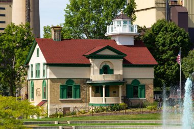 Güzel bir yaz sabahında Eski Michigan Şehir Deniz Feneri. Michigan City, Indiana, ABD