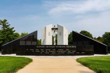 Springfield, Illinois / ABD - 16 Eylül 2020 Illinois Vietnam Gazileri Anıtı Güzel bir Eylül günü.