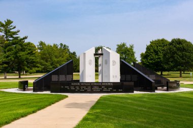 Springfield, Illinois / ABD - 16 Eylül 2020 Illinois Vietnam Gazileri Anıtı Güzel bir Eylül günü.