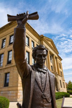 Abraham Lincoln 'ün Logan Adliyesi' ndeki heykeli. Lincoln, Illinois, ABD