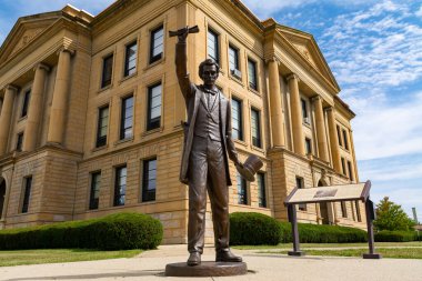 Abraham Lincoln 'ün Logan Adliyesi' ndeki heykeli. Lincoln, Illinois, ABD