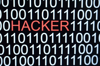 İkili kod numarası arkaplanı ve HACKER sözcüğünün kırmızı rengi  