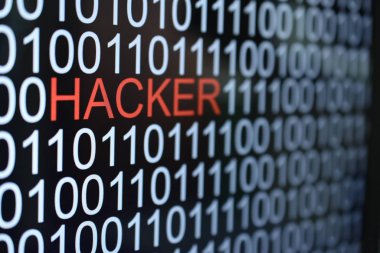 İkili kod numarası arkaplanı ve HACKER sözcüğünün kırmızı rengi  