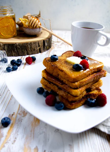 Degustación Francesa Con Miel Bayas Delicioso Desayuno —  Fotos de Stock