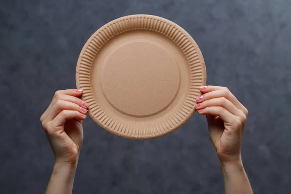 Disposable cardboard dishes made from environmentally friendly materials. Doesn\'t clog nature Eco-friendly, disposable, recyclable, compostable dishes. Paper cups for drinking, dishes