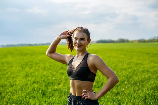 Chica Atleta Hace Calentamiento Aire Libre Ejercicios Para Los Músculos — Foto de Stock