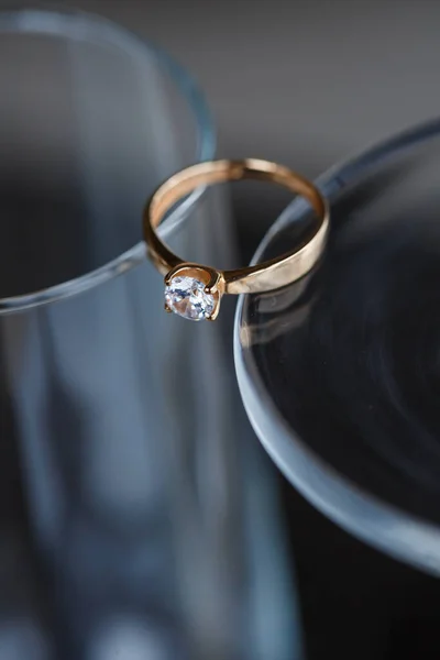 Une Bague Mariage Métal Précieux Avec Une Pierre Diamant Trouve — Photo