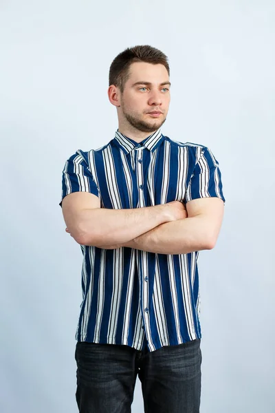 Portrait Jeune Homme Chemise Rayée Sur Fond Blanc Homme Élégant — Photo